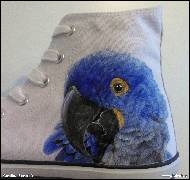 Karolína Borecká - Painting on boot - Hyacinth Macaw 4